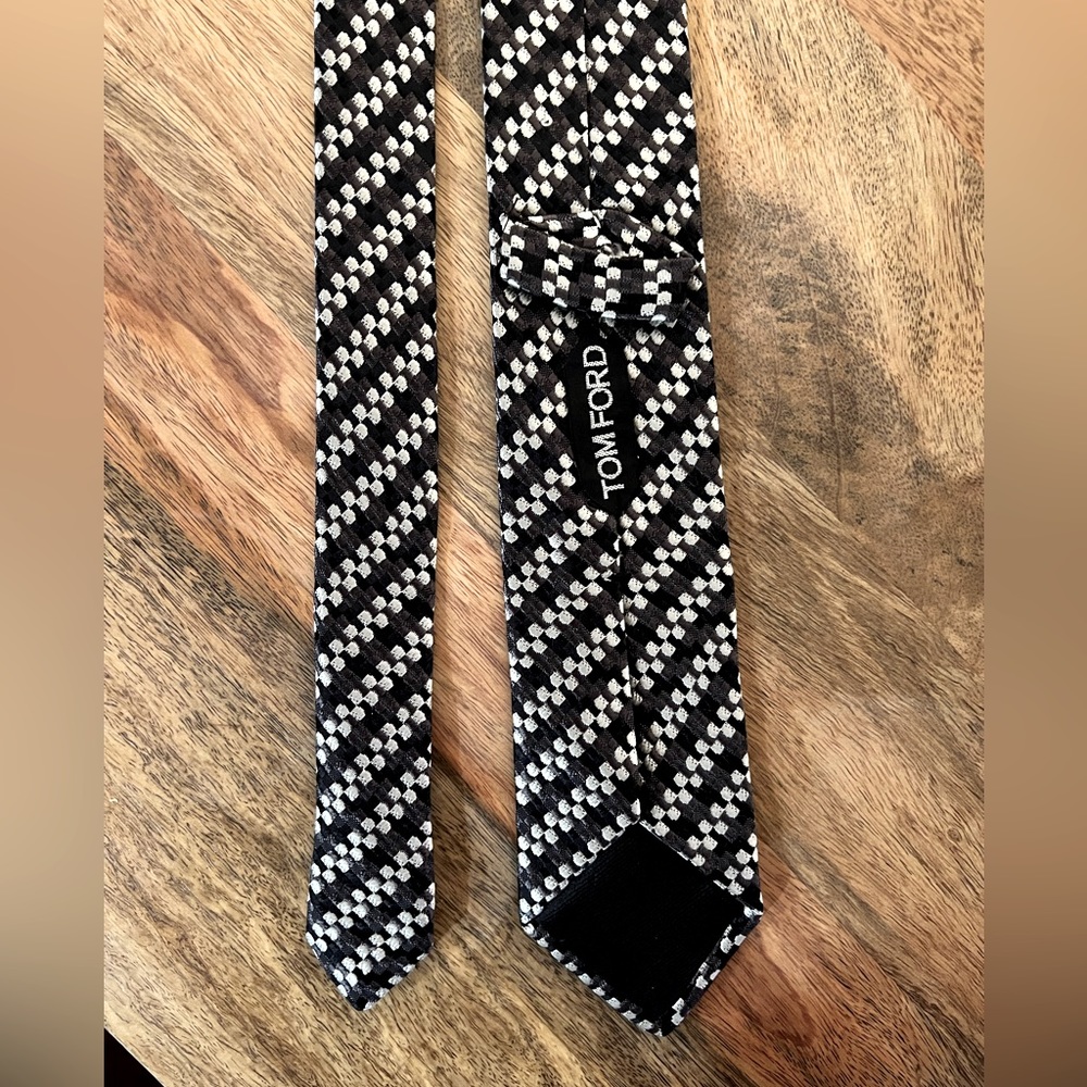 Men’s Tom Ford black and white tie.